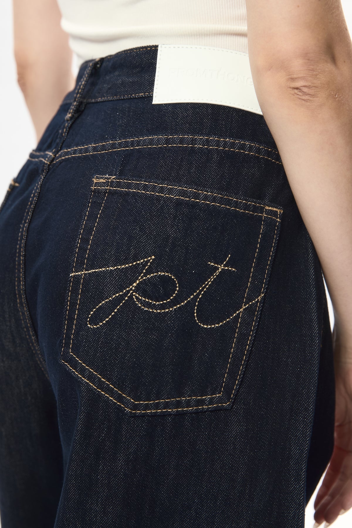 Luna Barrel High-rise - dark wash