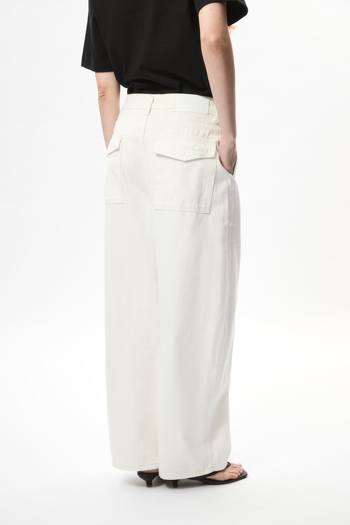 Demna Barrel Slim - white
